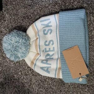 Jilly box NWT apres ski blue toque